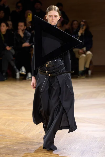Look 3